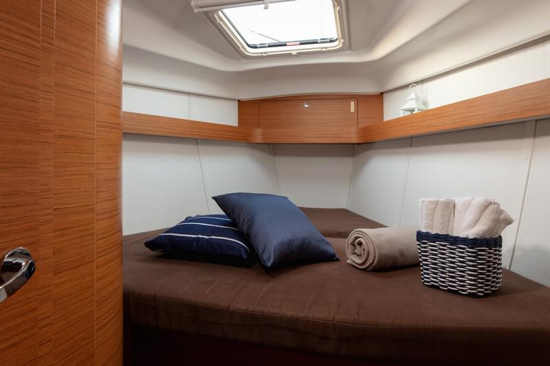 Book yachts online - sailboat - Elan 40 Impression - TINO - rent