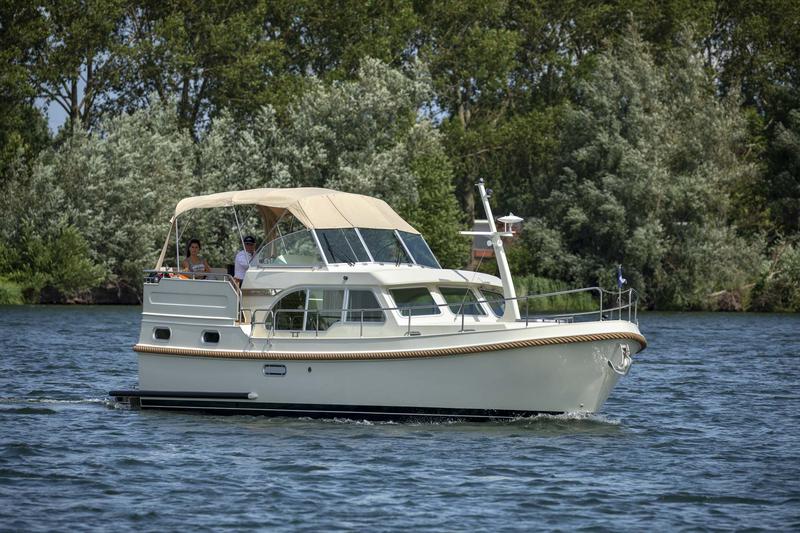 Book yachts online - motorboat - Linssen Grand Sturdy 35.0 AC - Luna Elise - rent