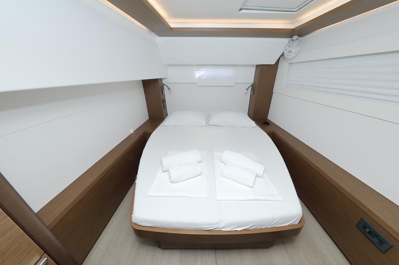 Book yachts online - catamaran - Lagoon 46 - WHY NOT - rent