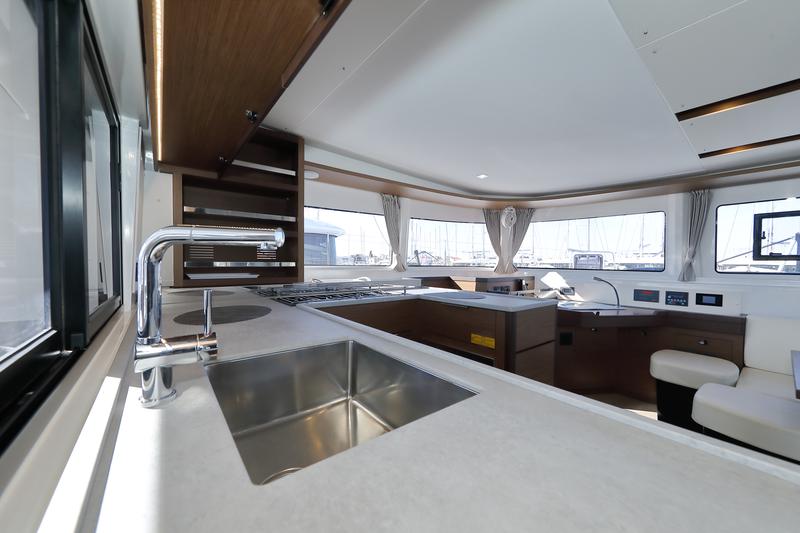 Book yachts online - catamaran - Lagoon 46 - WHY NOT - rent