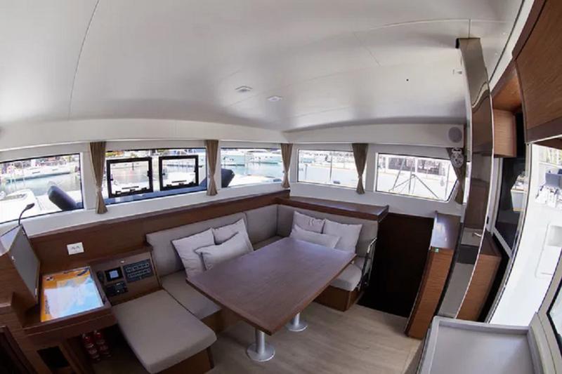 Book yachts online - catamaran - Lagoon 40 - Destiny - rent