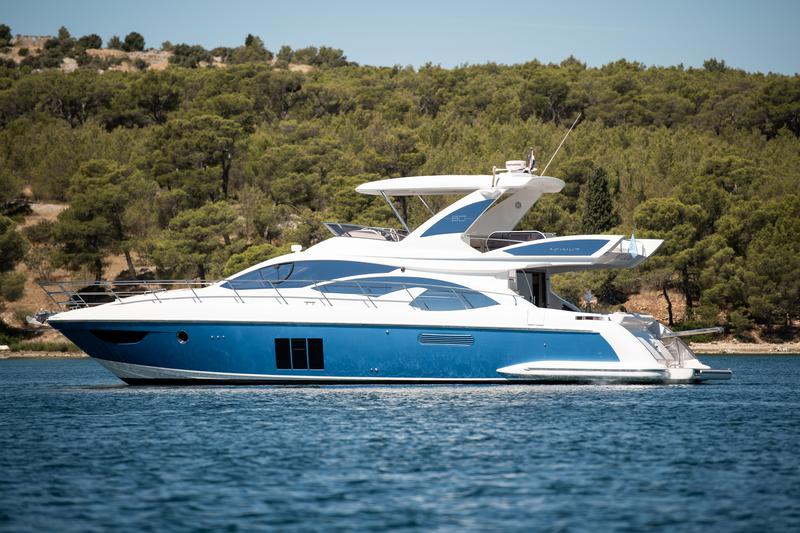 Book yachts online - motorboat - Azimut 60 - MY LAURA - rent