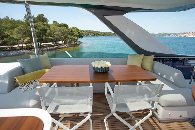 Book yachts online - motorboat - Azimut 78 Fly - PREWI - rent