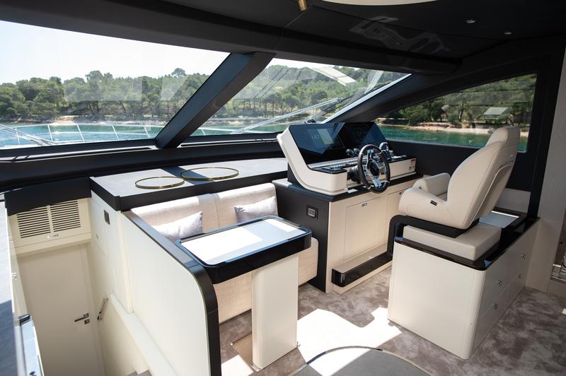 Book yachts online - motorboat - Azimut 78 Fly - PREWI - rent