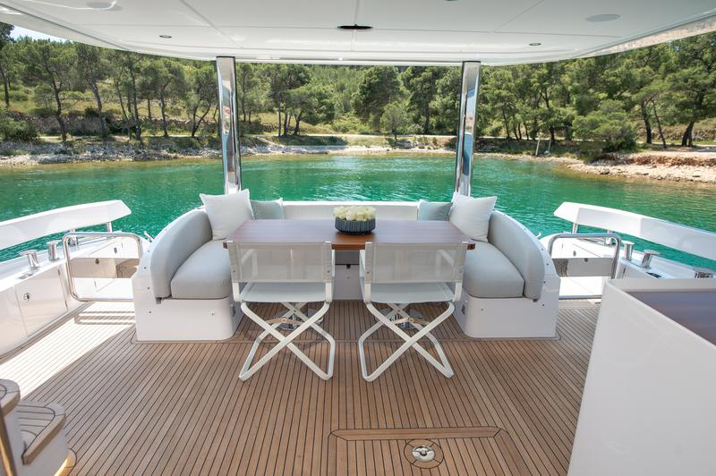 Book yachts online - motorboat - Azimut 78 Fly - PREWI - rent