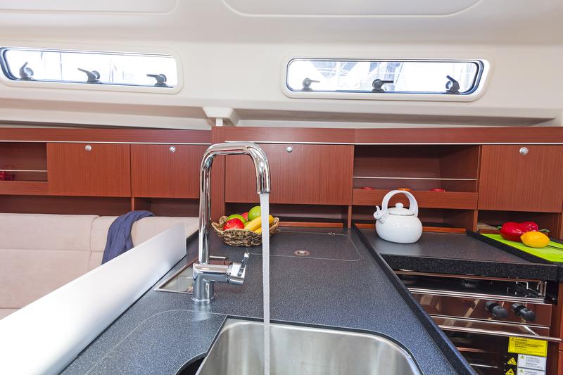 Book yachts online - sailboat - Hanse 385 - CAPRICCIO - rent