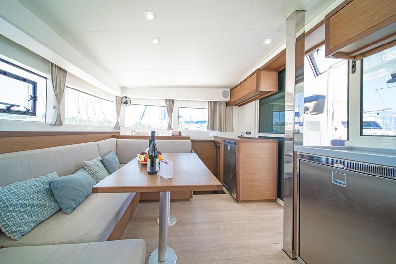 Book yachts online - catamaran - Lagoon 40 - BELLA MARE - rent