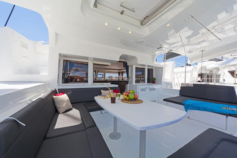 Book yachts online - catamaran - Lagoon 450  Fly A/C &amp; GEN (4 wc) - ALEX JR. - rent