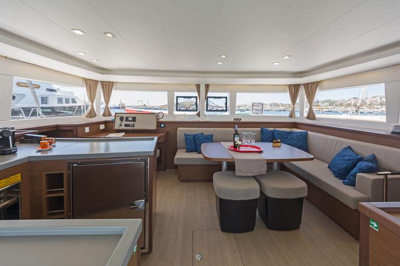 Book yachts online - catamaran - Lagoon 450  Fly A/C &amp; GEN (4 wc) - ALEX JR. - rent