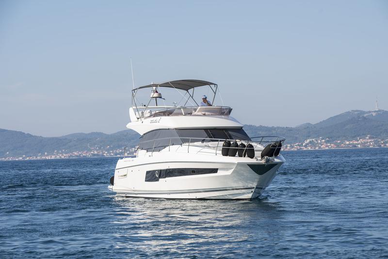 Book yachts online - motorboat - Prestige 460 - Adudu 2 - rent