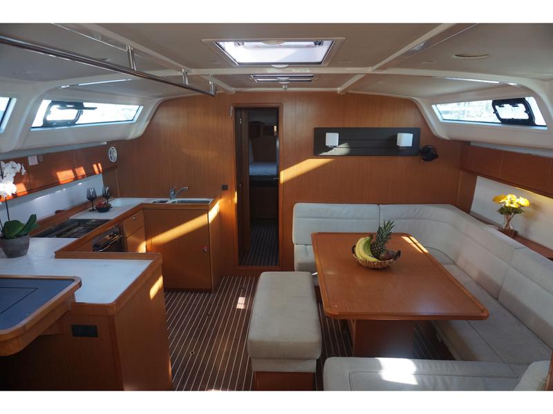 Book yachts online - sailboat - Bavaria Cruiser 51 - Lina - rent