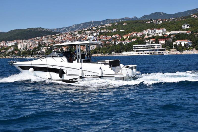 Book yachts online - motorboat - Cap Camarat 10.5 WA - 272679 CK - rent