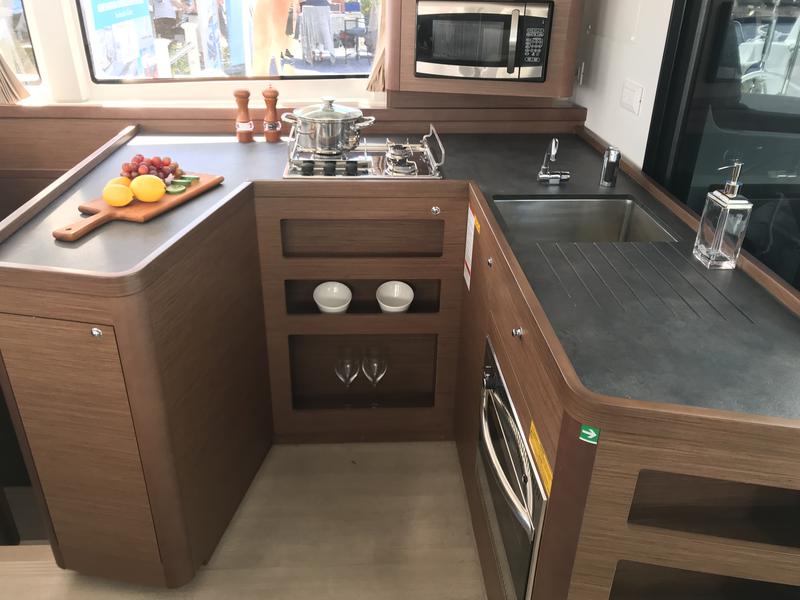 Book yachts online - catamaran - Lagoon 42 (A/C + WaterMaker) - Capovento - rent