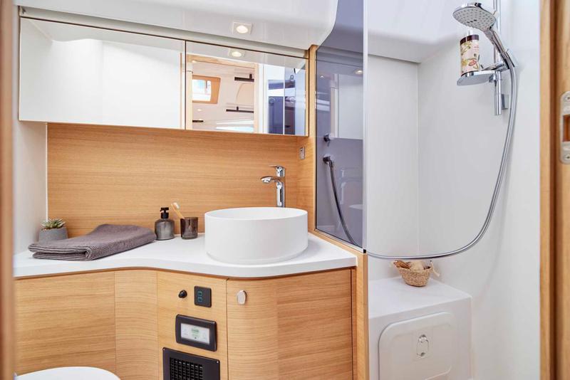 Book yachts online - sailboat - Elan E6 - Loki - rent