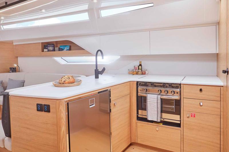 Book yachts online - sailboat - Elan E6 - Loki - rent