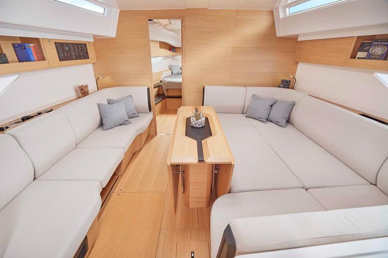 Book yachts online - sailboat - Elan E6 - Loki - rent