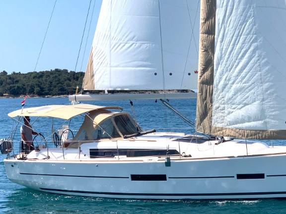 Book yachts online - sailboat - Dufour 382 Grand Large - Gala - rent