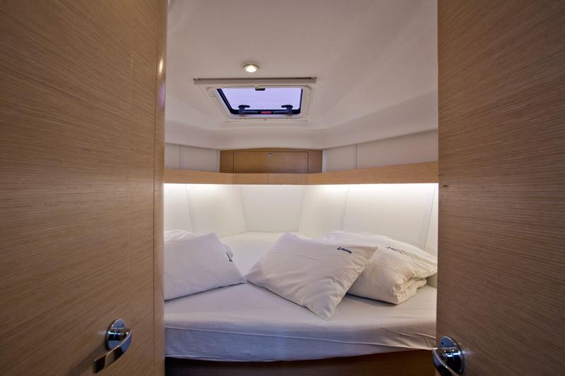 Book yachts online - sailboat - Elan Impression 40 - Silente - rent