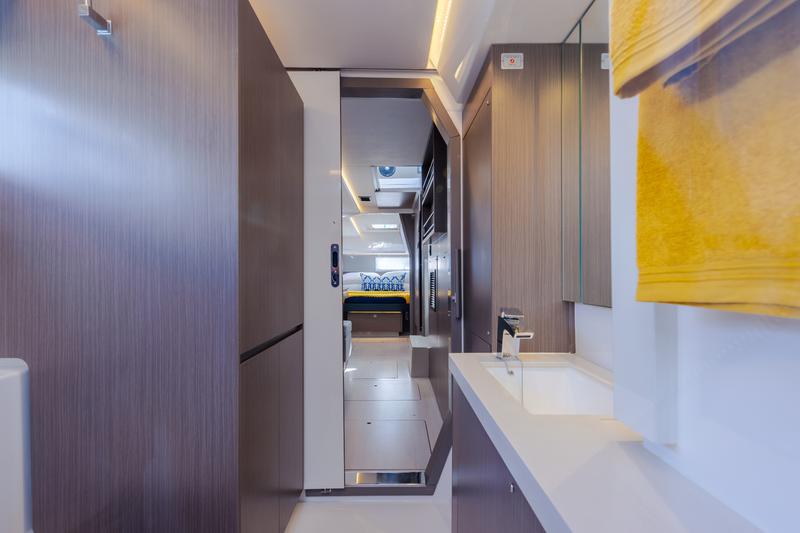 Book yachts online - catamaran - Leopard 45 - Manaphy - rent