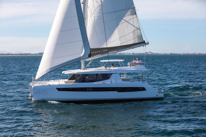 Book yachts online - catamaran - Leopard 45 - Manaphy - rent
