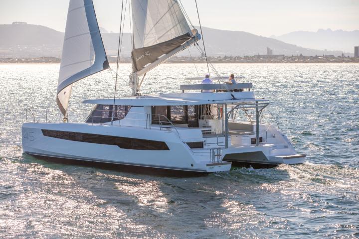 Book yachts online - catamaran - Leopard 45 - Manaphy - rent