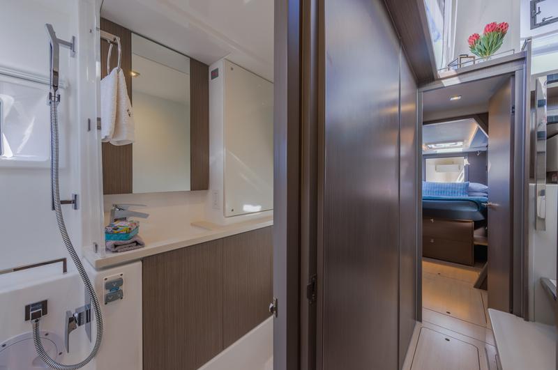 Book yachts online - catamaran - Leopard 45 - Manaphy - rent