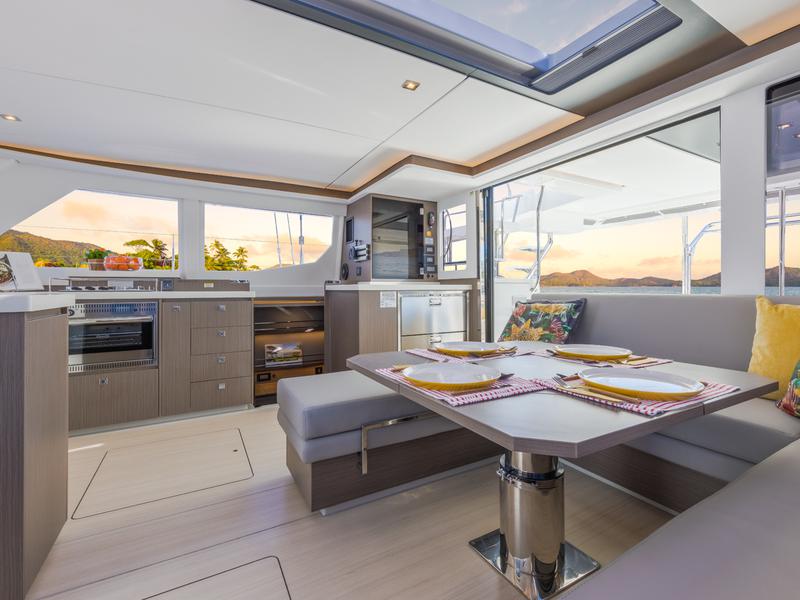 Book yachts online - catamaran - Leopard 45 - Manaphy - rent