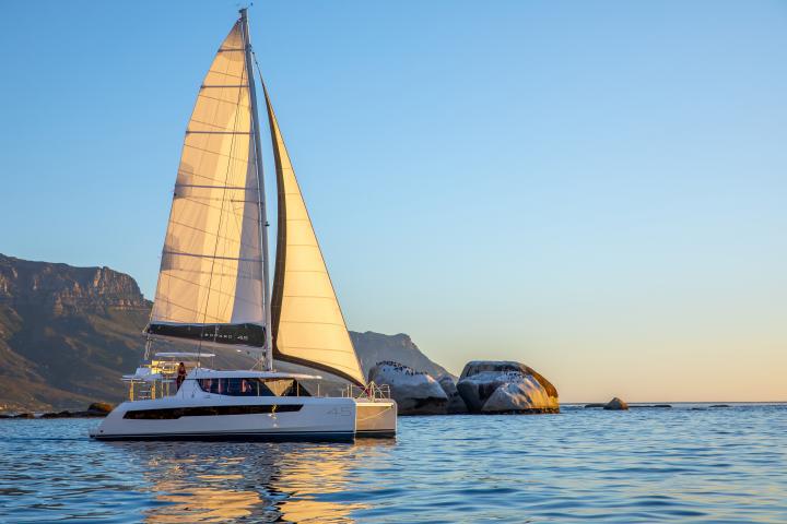 Book yachts online - catamaran - Leopard 45 - Manaphy - rent