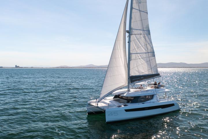 Book yachts online - catamaran - Leopard 45 - Manaphy - rent