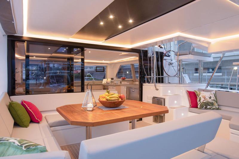 Book yachts online - catamaran - Leopard 45 - Manaphy - rent