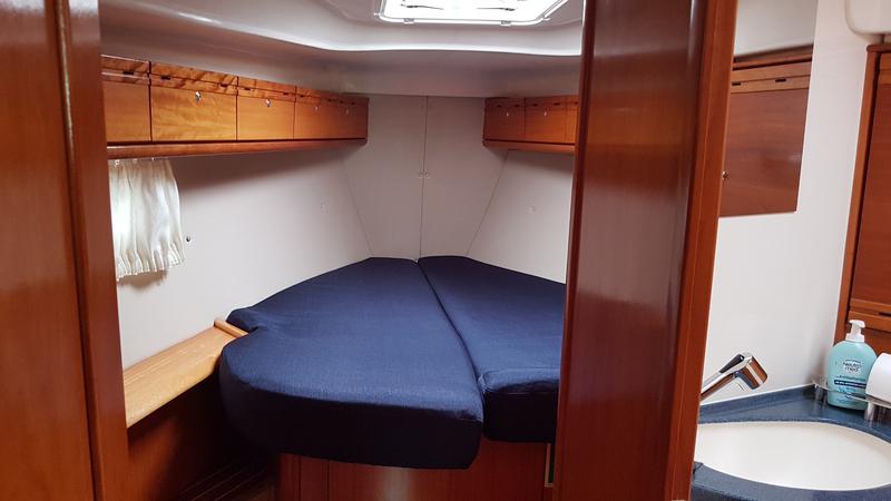 Book yachts online - sailboat - Bavaria 40 - Black Pearl - rent