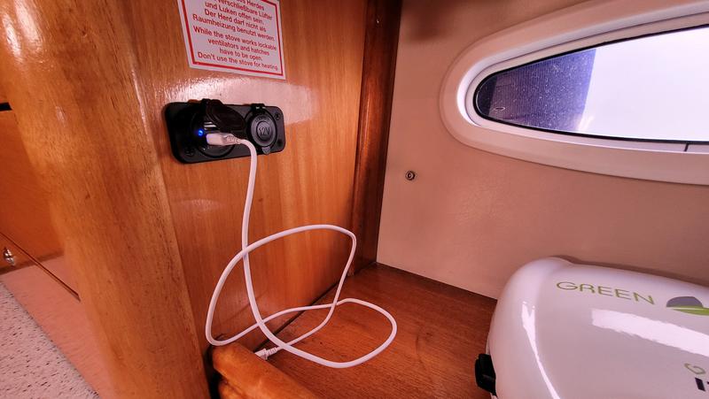 Book yachts online - sailboat - Bavaria 40 - Black Pearl - rent