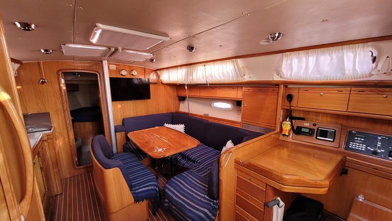 Book yachts online - sailboat - Bavaria 40 - Black Pearl - rent