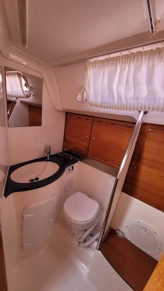 Book yachts online - sailboat - Bavaria 40 - Black Pearl - rent