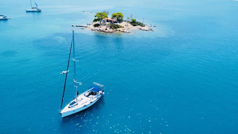 Book yachts online - sailboat - Bavaria 40 - Black Pearl - rent