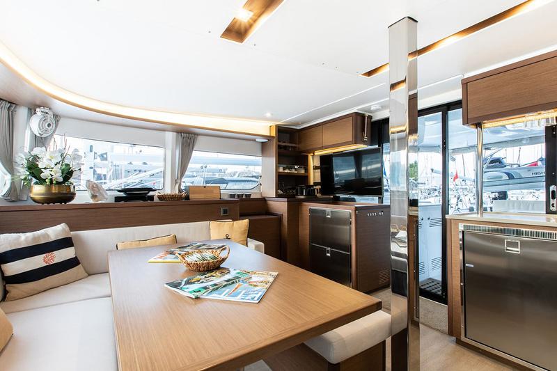 Book yachts online - catamaran - Lagoon 46 - Varuna - rent