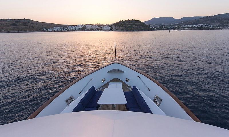 Book yachts online - motorboat - Trawler 77 - Troy Explorer - rent