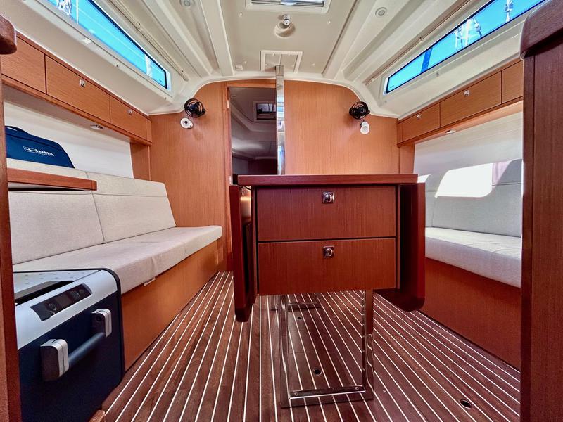 Book yachts online - sailboat - Bavaria Cruiser 37 - Enjoy The Silence - rent