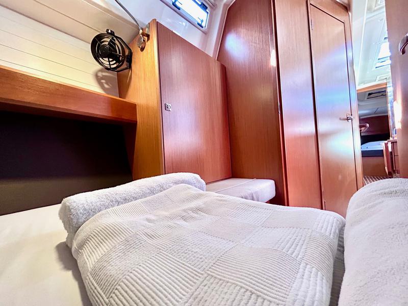 Book yachts online - sailboat - Bavaria Cruiser 37 - Enjoy The Silence - rent