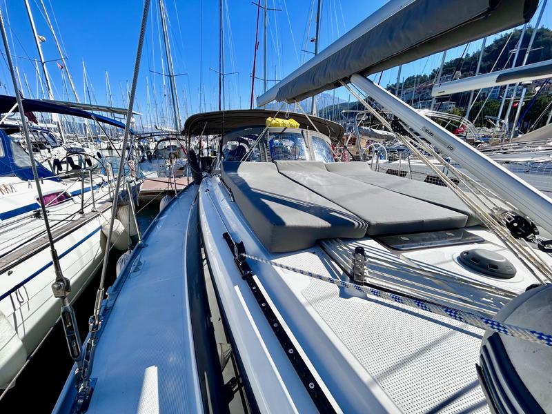 Book yachts online - sailboat - Bavaria Cruiser 37 - Enjoy The Silence - rent