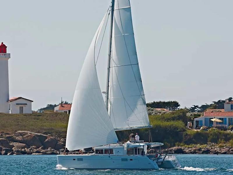 Book yachts online - catamaran - Lagoon 450F - Cahuenga - rent