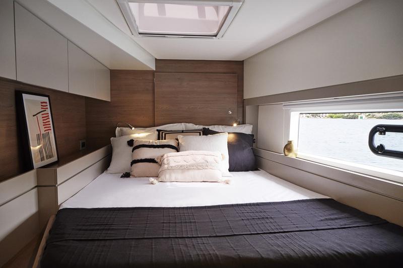 Book yachts online - catamaran - Bali 4.4 - Lou Creusois - rent