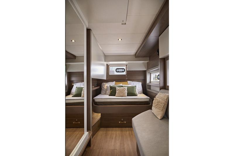 Book yachts online - catamaran - Bali 4.4 - Lou Creusois - rent