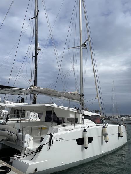 Book yachts online - catamaran - Lucia 40 - Petit Monde - rent