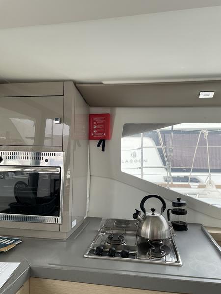 Book yachts online - catamaran - Lucia 40 - Petit Monde - rent