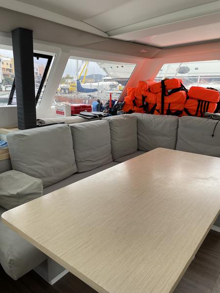Book yachts online - catamaran - Lucia 40 - Petit Monde - rent