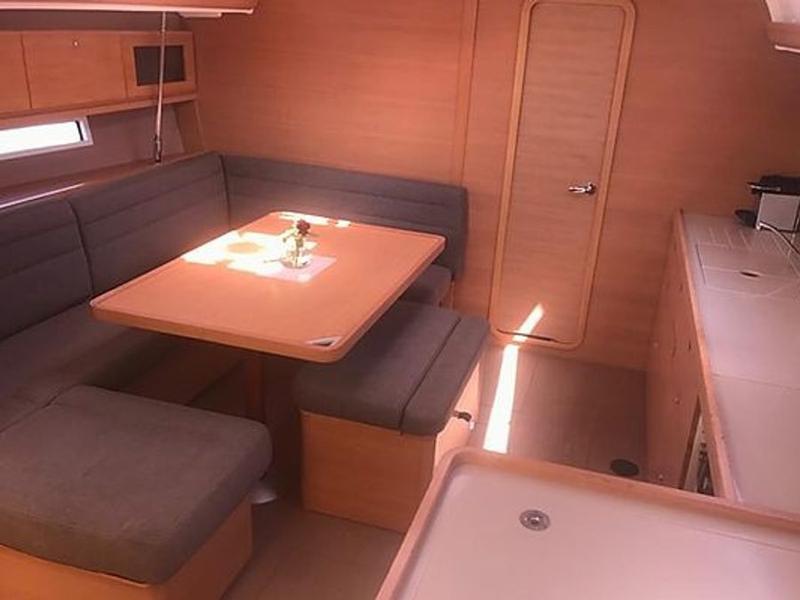 Book yachts online - sailboat - Dufour 450 - Flavia III - rent