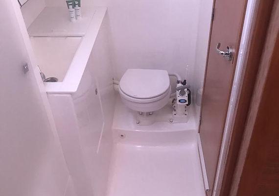 Book yachts online - sailboat - Dufour 450 - Flavia III - rent