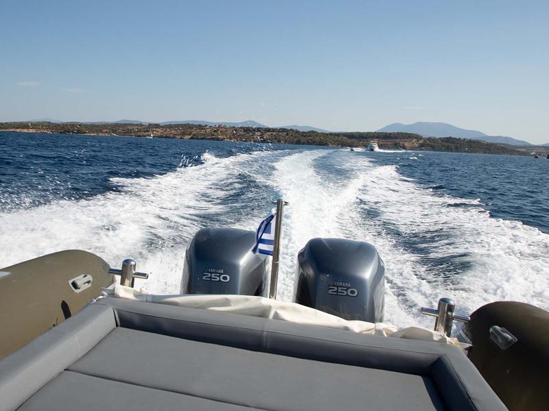 Book yachts online - motorboat - Seawater Smeralda 320 - YOLO - rent