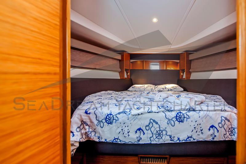 Book yachts online - motorboat - Bavaria S40 HT - Sun Dreamer - rent
